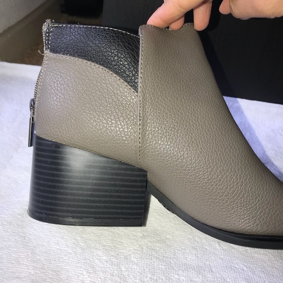 Vera Simply Ankle Booties - Picture 5 of 6